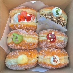 Hi! 🤗 Thanks for looking at my closet full of my family’s things.